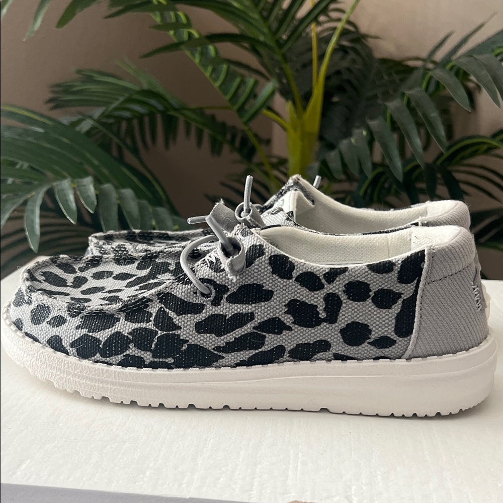 Hey Dude Women’s Wendy Leopard Sparkle Shoes - Picture 5 of 9